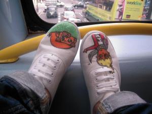 DIY Zapatillas dibujadas: Artista del color