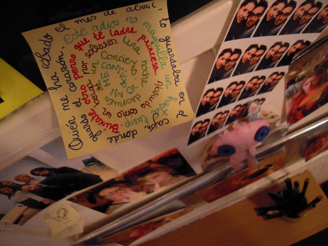 Quiero decorar mi cabeza como decoro mis paredes.