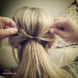 como-hacer-peinado-con-lazo-pelo-lazada-3