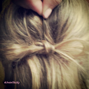 como-hacer-peinado-con-lazo-pelo-lazada-6