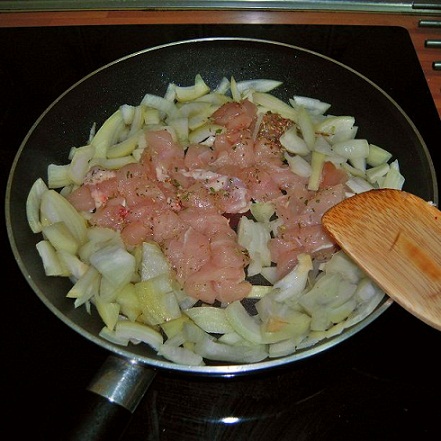 pollo a la sarten con cebolla