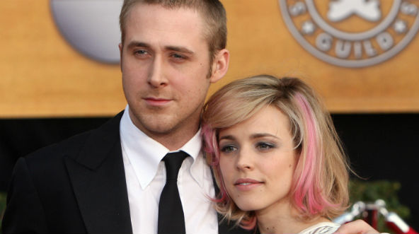 rachel-mcadams-ryan-gosling-mechas rosas
