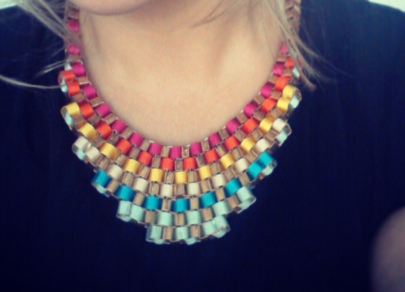 Collar y uñas en degradado + lección de postureo