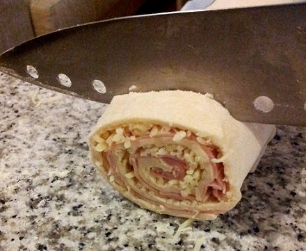 como hacer rulo de hojaldre jamón y queso
