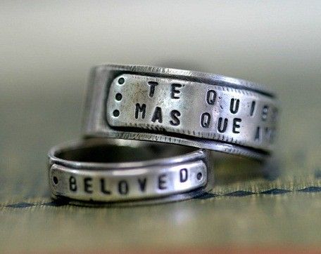 alianza con mensaje anillo novios