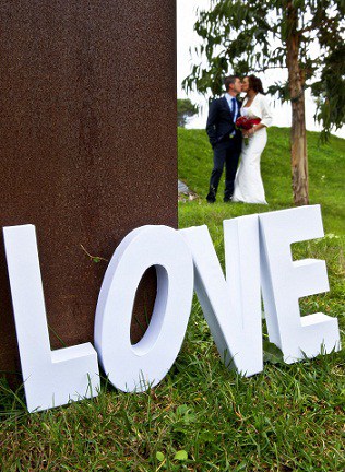 letras love para boda madera
