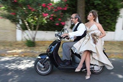 llegada novia en moto
