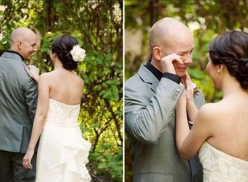 novio llora al ver a novia