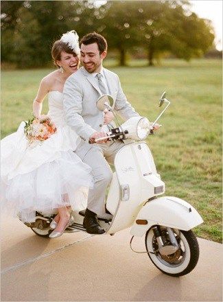 novios en moto