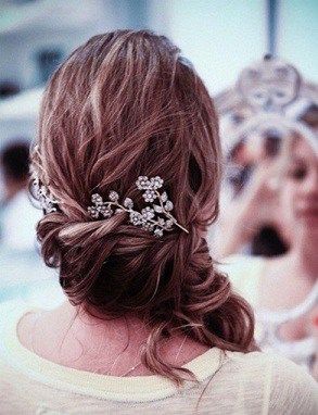 tocado recogido flores