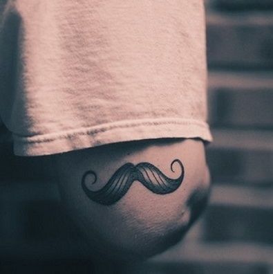 tatuaje bigote movember