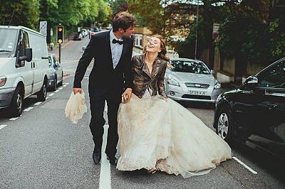 chaqueta-cuero-novia-Wojciech-Kaminski-Photographer_opt