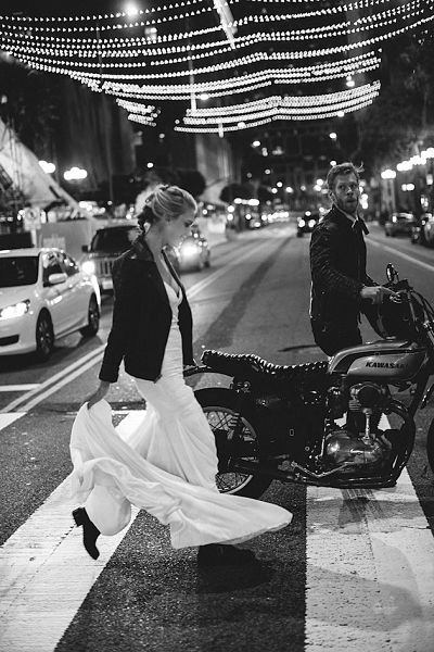 novia-chaqueta-cuero-Katie-May-Urban-Elopement_opt
