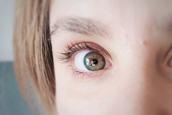 Cómo hacer crecer las pestañas para que parezcan postizas