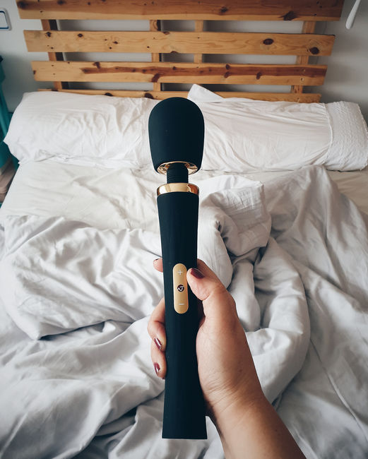 Probando el Power Wand, un vibrador corporal